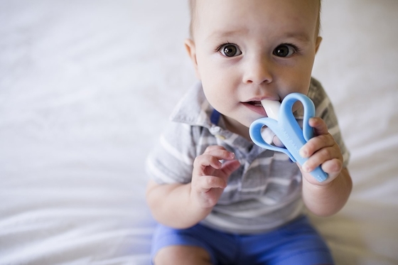 Sore Gums Pain Relief Recyclable Blue Silicone Banana Toothbrush For Infant